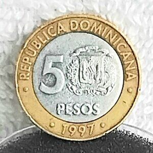 Circulated 1997 Dominican Republic 5 Pesos 50 Aniv... Coin Made of Bimetallic!!